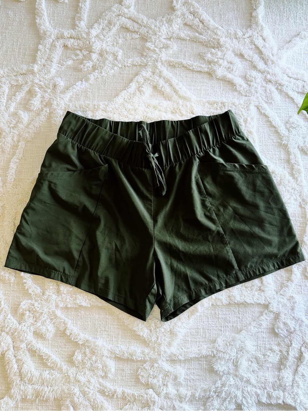 All in Motion Women’s Medium Olive Green High Rise Athletic Hiking Shorts 🫒
